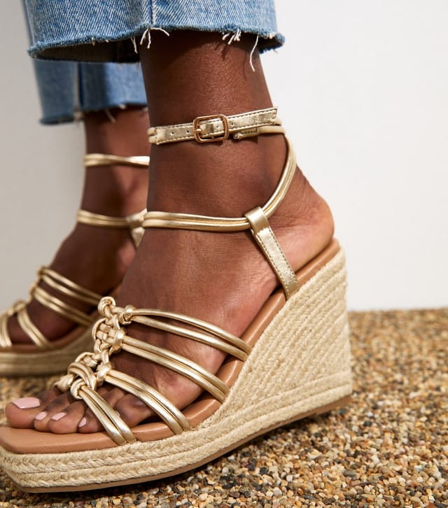 New Look Women's Gold Faux Leather Knotted Strap Wedge Heel Sandals New Look - 2