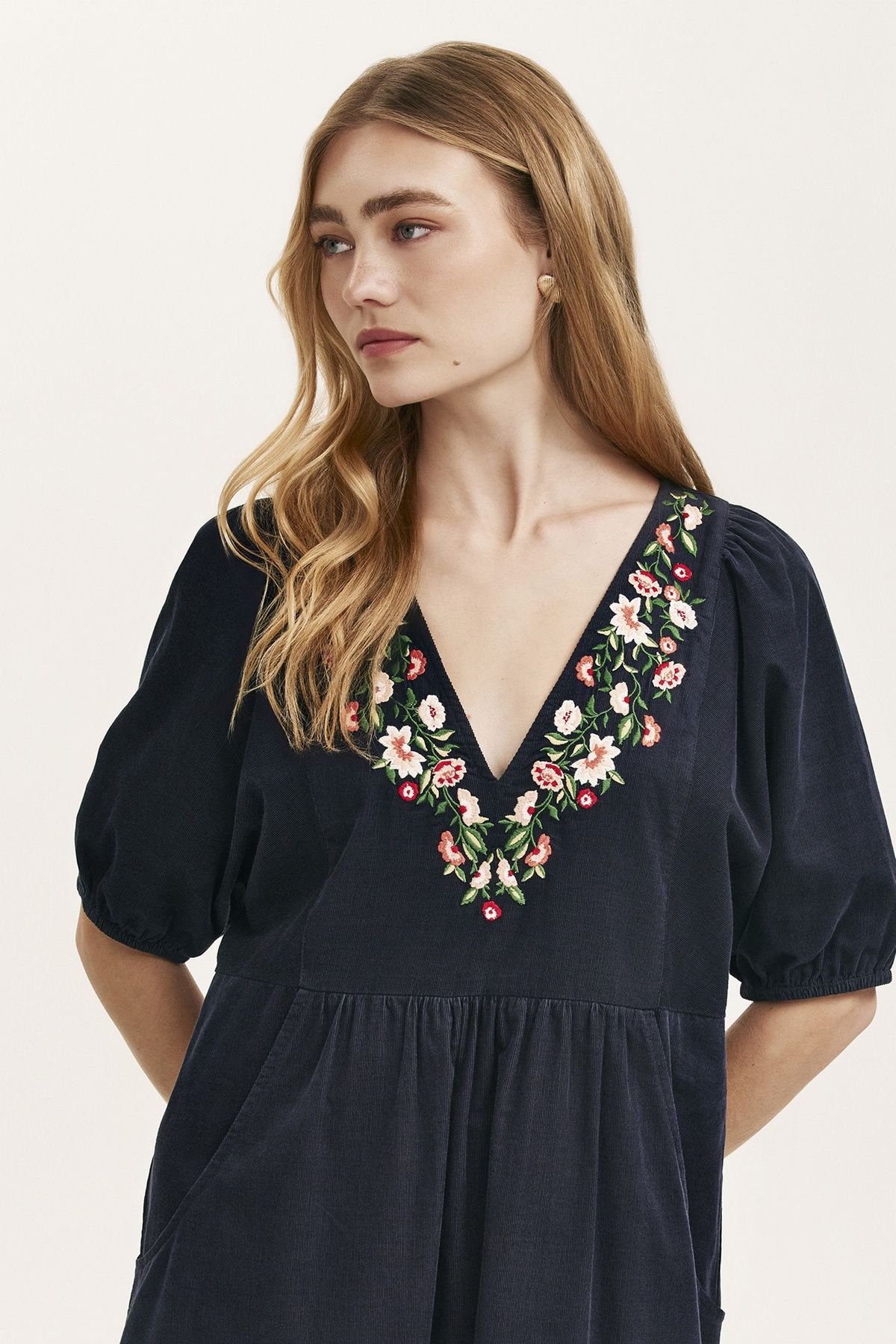 Finery London Finery London Women's Embroidered Corduroy Midi Dress in Dark Navy - 4