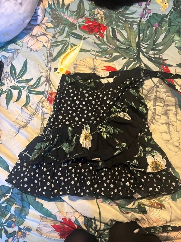H&M Floral frilly  black smart summer skirt, H&M size