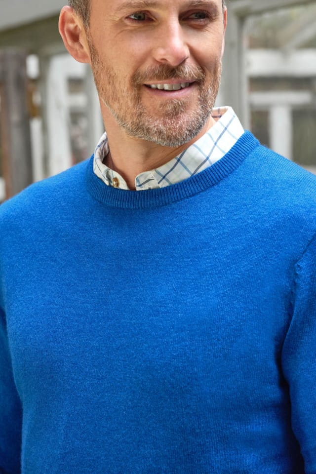 WoolOvers WoolOvers Men's Cashmere Merino Crew Neck Jumper in Bright Blue - 2