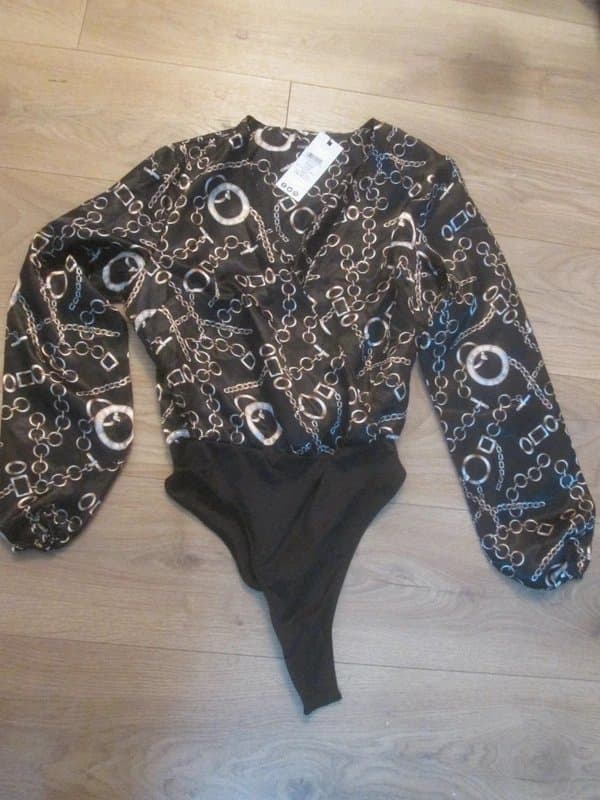 Boohoo Boohoo size 10 black gold chain Satin long sleeve Body Top Brand new with tags