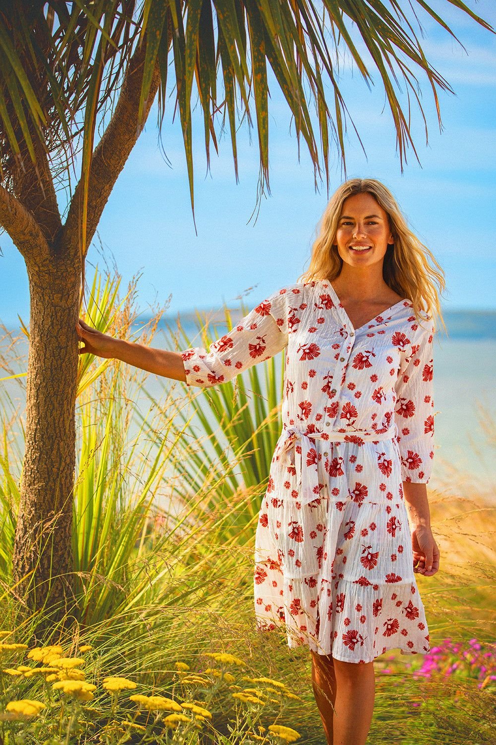 Brakeburn Brakeburn Women's Fan Floral Knee Length Dress in Cream - 2