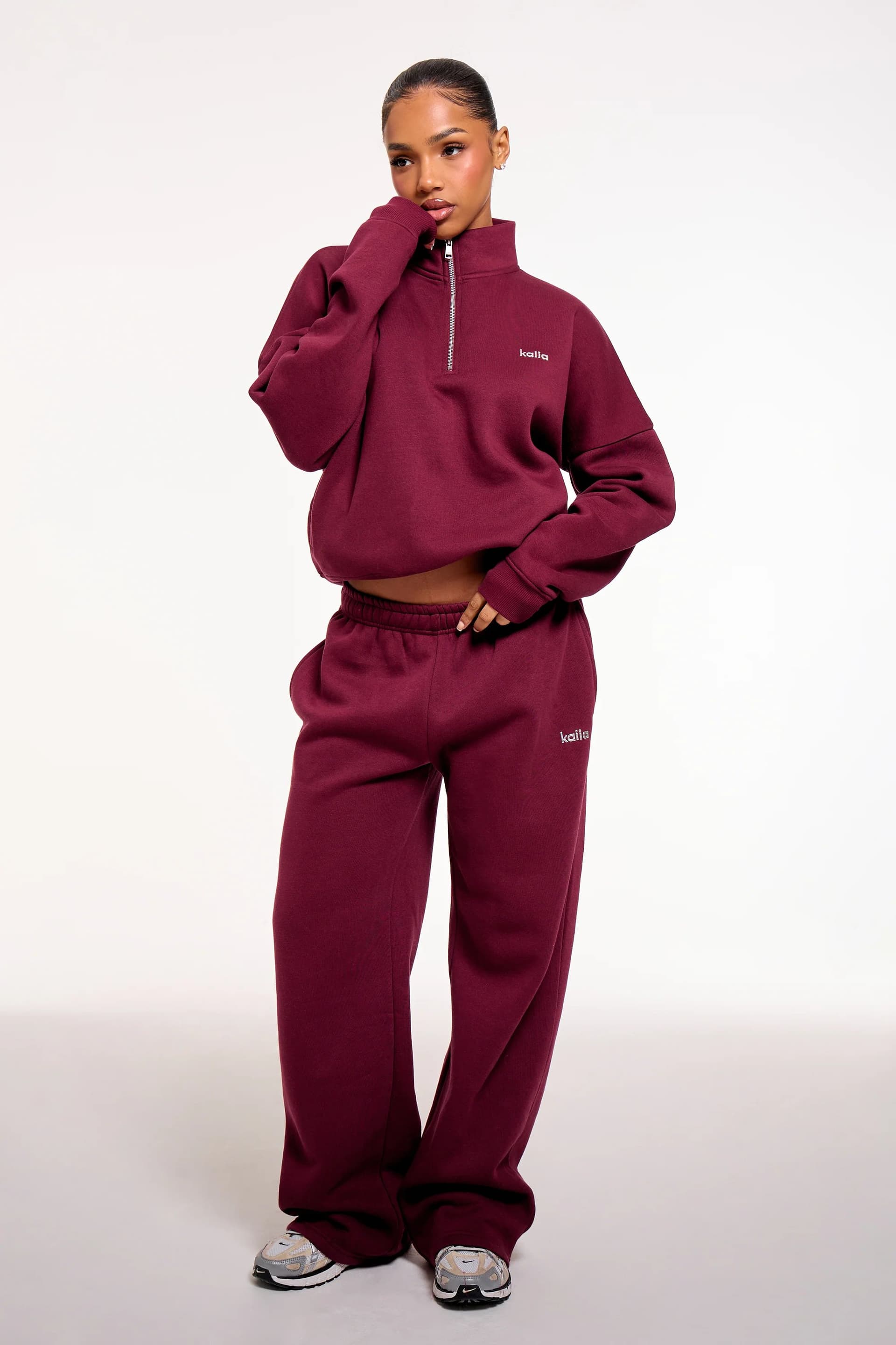 Kaiia Kaiia Chrome Logo Mid Rise Wide Leg Joggers Burgundy