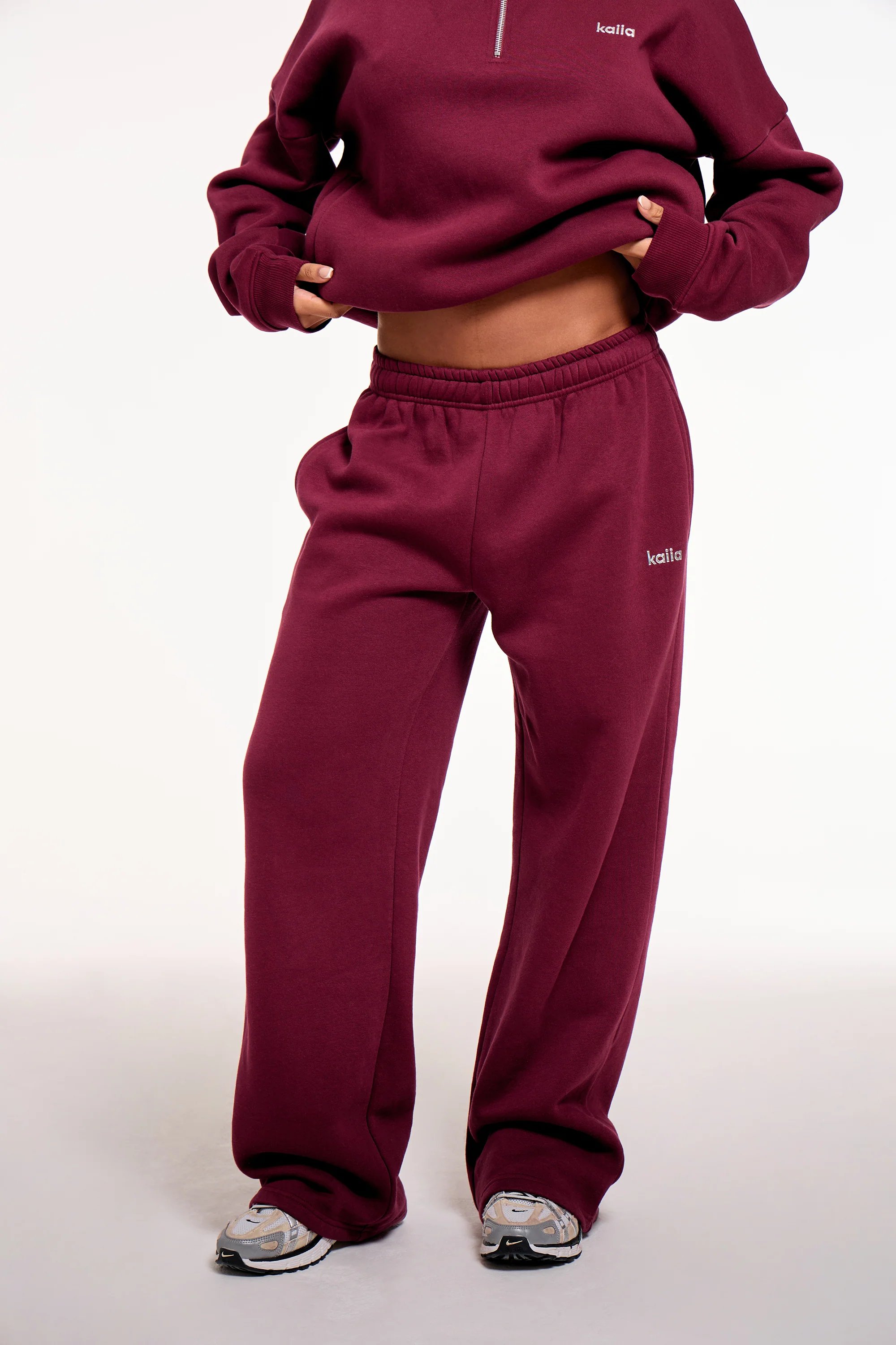 Kaiia Kaiia Chrome Logo Mid Rise Wide Leg Joggers Burgundy - 3