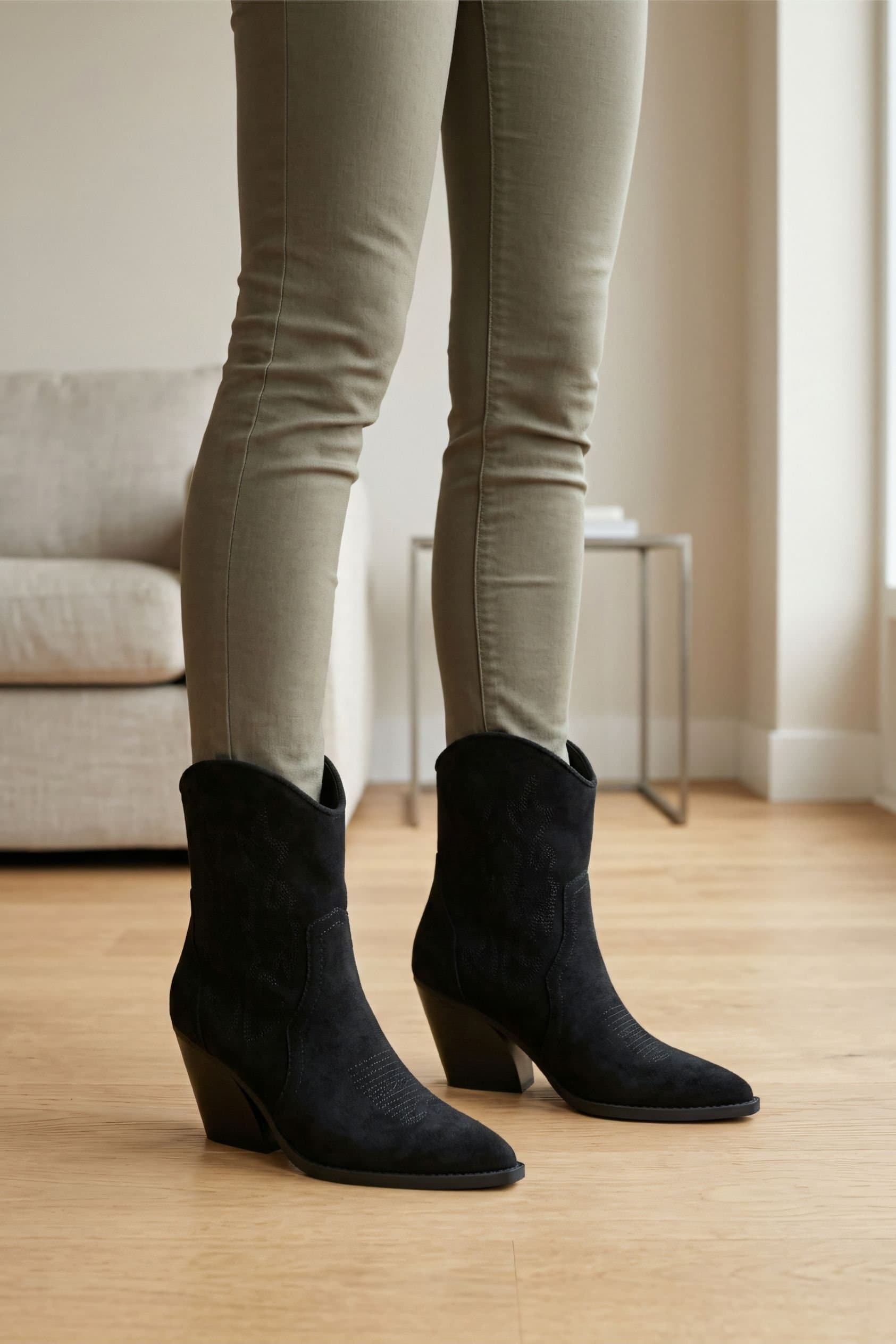 Truffle Collection Truffle Collection Women's Calf Boots Pointed Toe Zip Fastening Microfibre Block Heel Shoes in Black