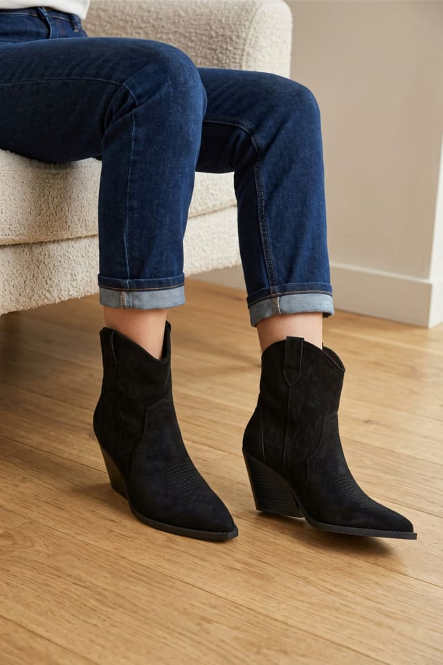 Truffle Collection Truffle Collection Women's Calf Boots Pointed Toe Zip Fastening Microfibre Block Heel Shoes in Black - 2