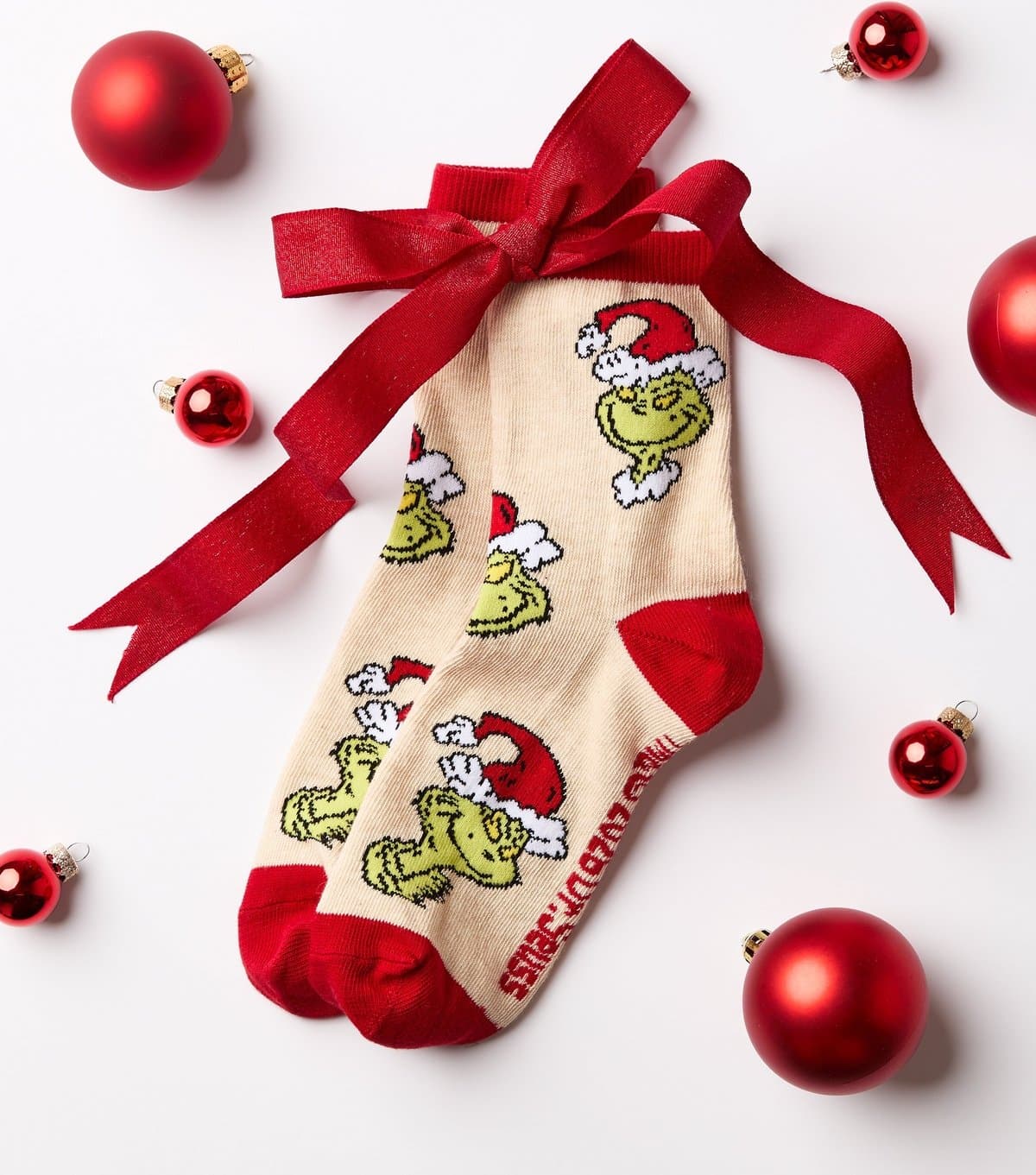 New Look Red The Grinch Bow Pattern Ankle Socks New Look