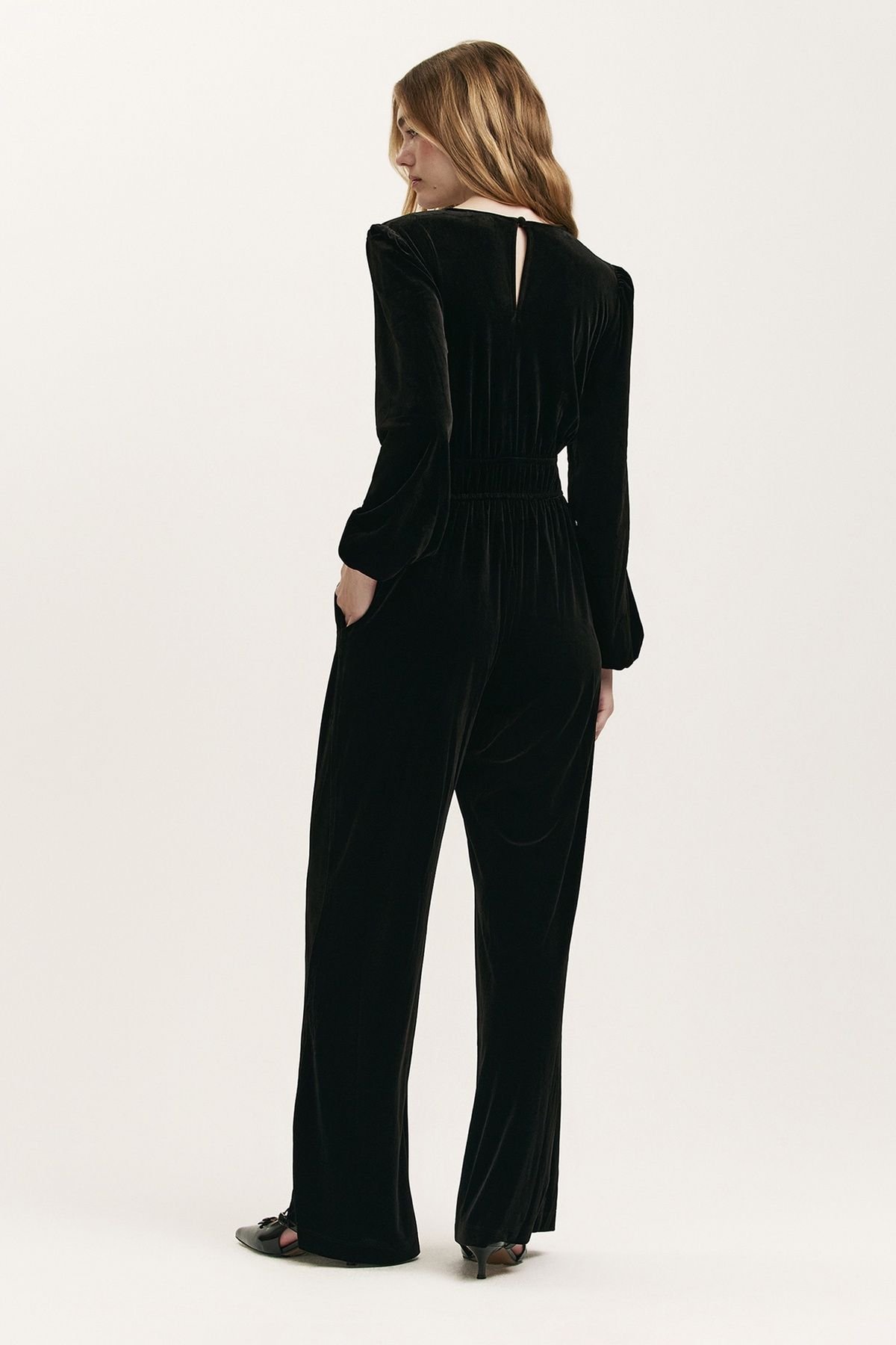 Finery London Finery London Women's Petite Anna Velvet Jersey Jumpsuit in Black - 3