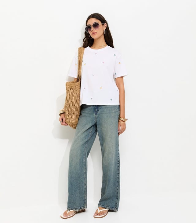 New Look Women's White Floral Bud Embroidered Boxy Fit T-Shirt New Look - 3