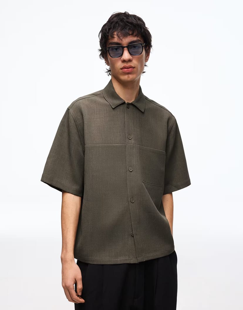 ASOS Bershka Short sleeve boxy tailored fit shirt in khaki - 1