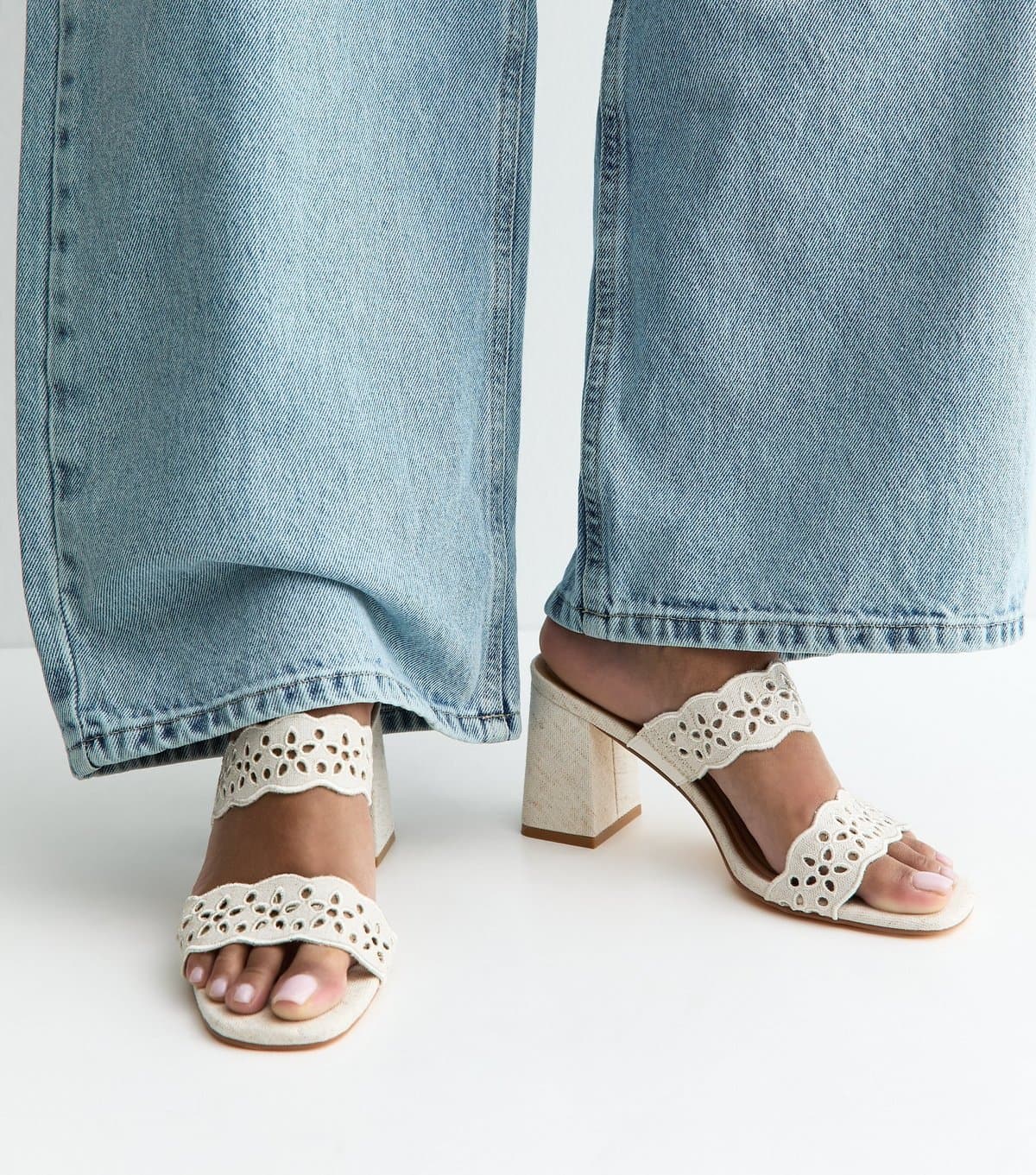 New Look Women's Off White Woven Scallop Edge Floral Cut Out Strap Sandals Vegan New Look