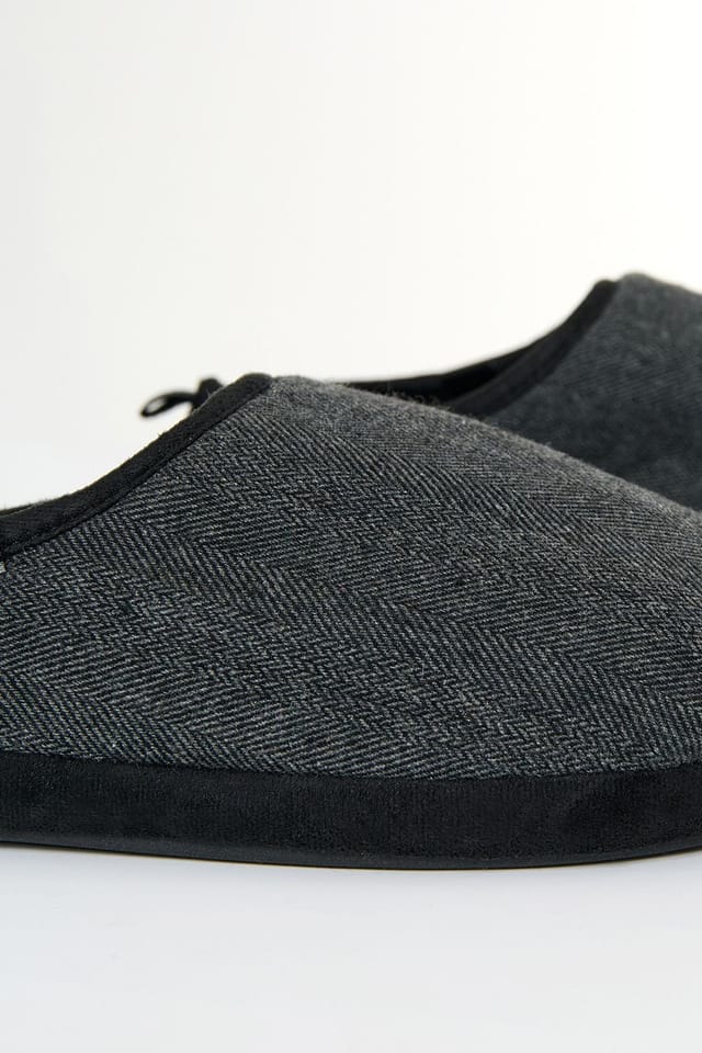 Threadbare Threadbare Men's Faux Fur Lined Mule Slippers in Dark Grey - 2
