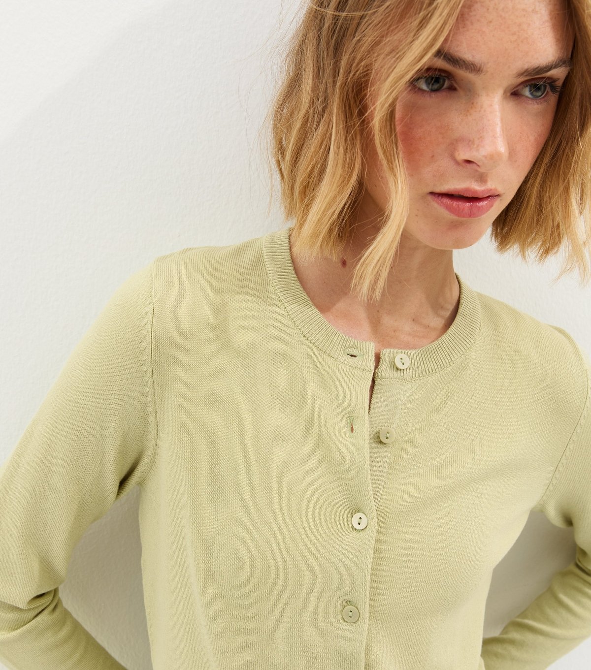 New Look Women's Light Green Knit Crew Neck Button Up Cardigan New Look - 2