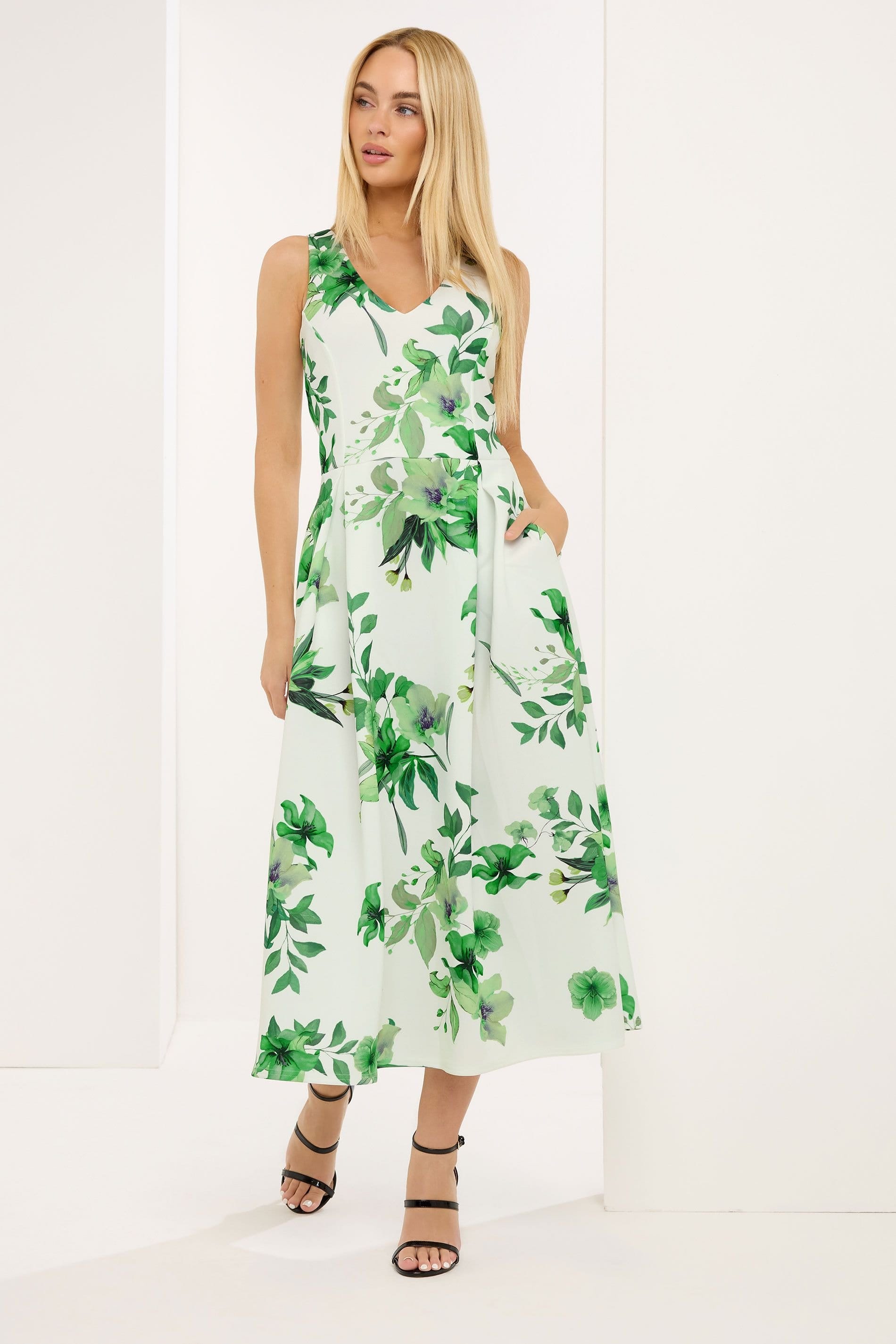 Star By Julien Macdonald Star by Julien Macdonald Women's Floral Scuba Dress in White - 4