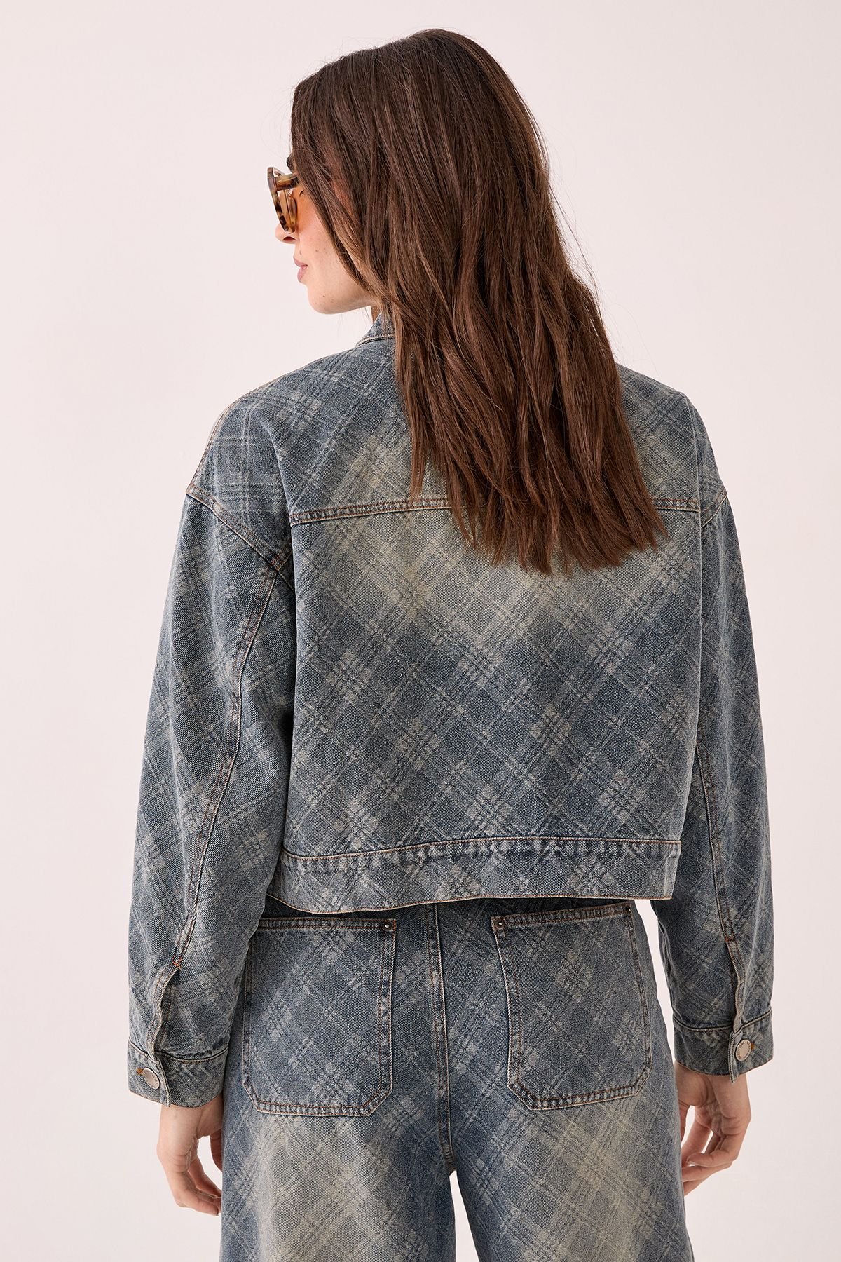 NastyGal NastyGal Women's Check Denim Distressed Jacket in Authentic Midwash - 4