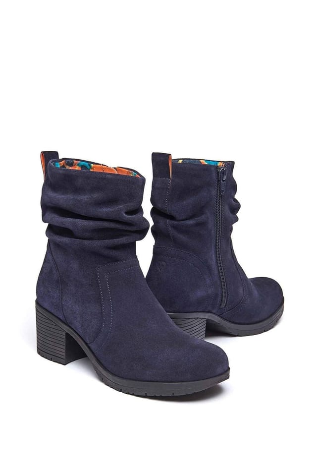 Moshulu Moshulu Women's 'Taylor 3' Heeled Suede Ankle Boots in Indigo - 2