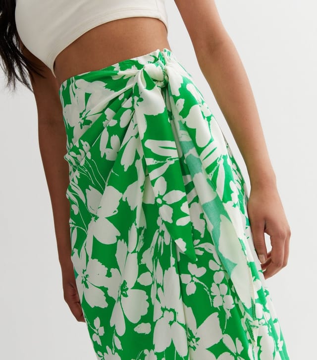 New Look Women's Green Floral Sarong Midi Skirt New Look - 3