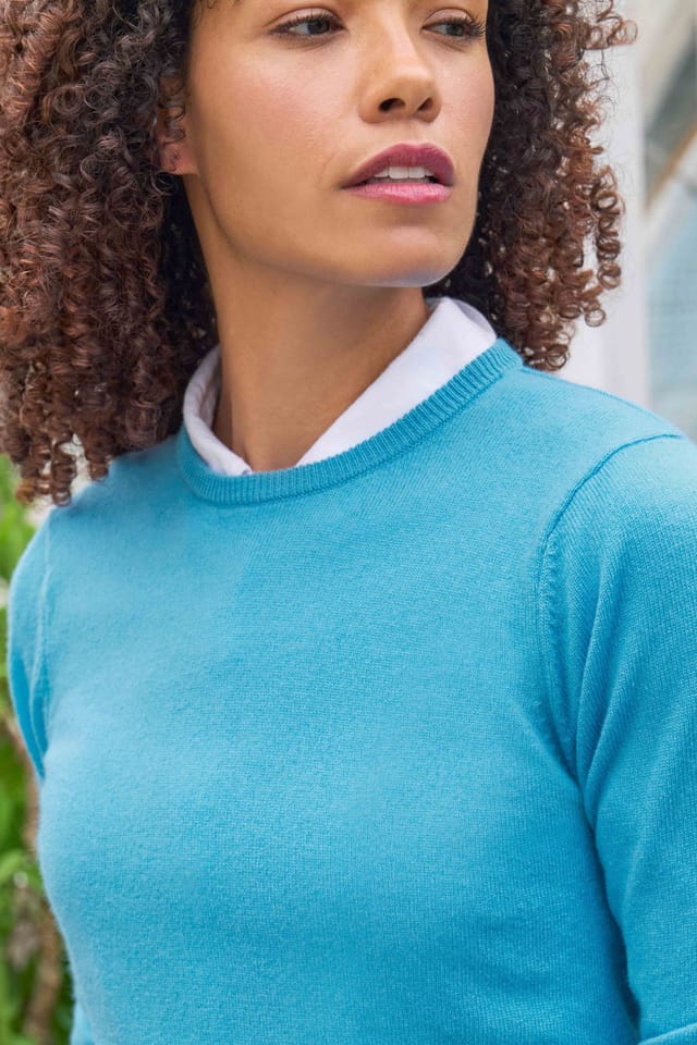 WoolOvers WoolOvers Women's Cashmere & Merino Crew Neck Knitted Jumper in Bright Blue - 3