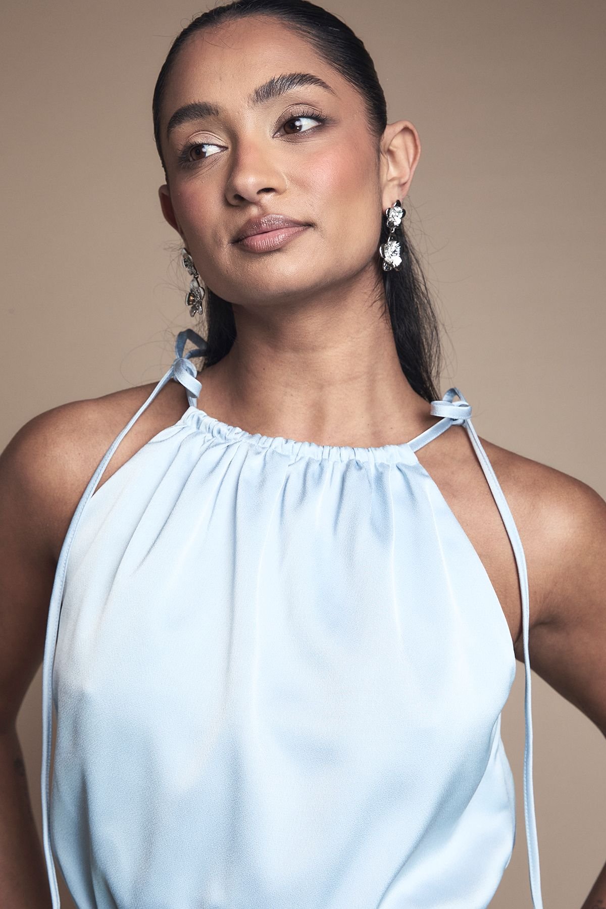 Oasis Oasis Women's Ruched Halterneck Satin Bridesmaid Midi Dress in Light Blue - 4