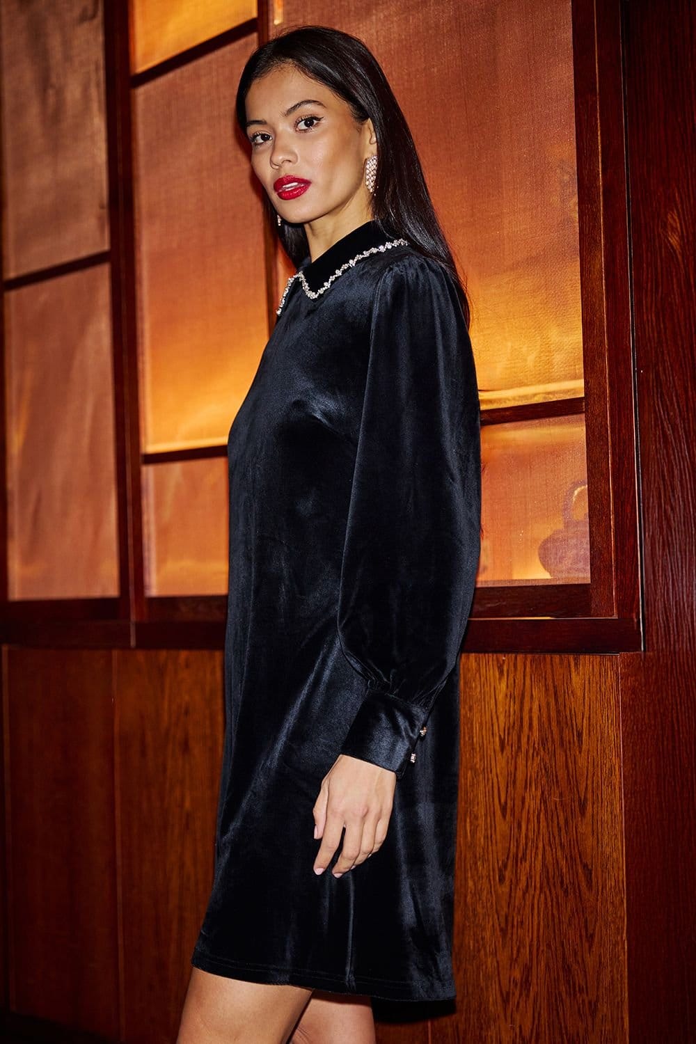 Yumi Yumi Women's Black Long Sleeve Velvet Tunic With Diamante Collar - 4