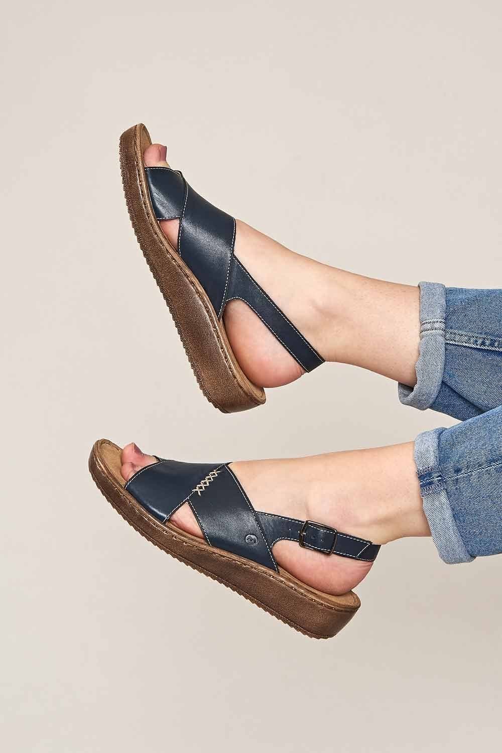 Moshulu Moshulu Women's 'Santa Barbara' Slingback Crossover Sandals in Indigo