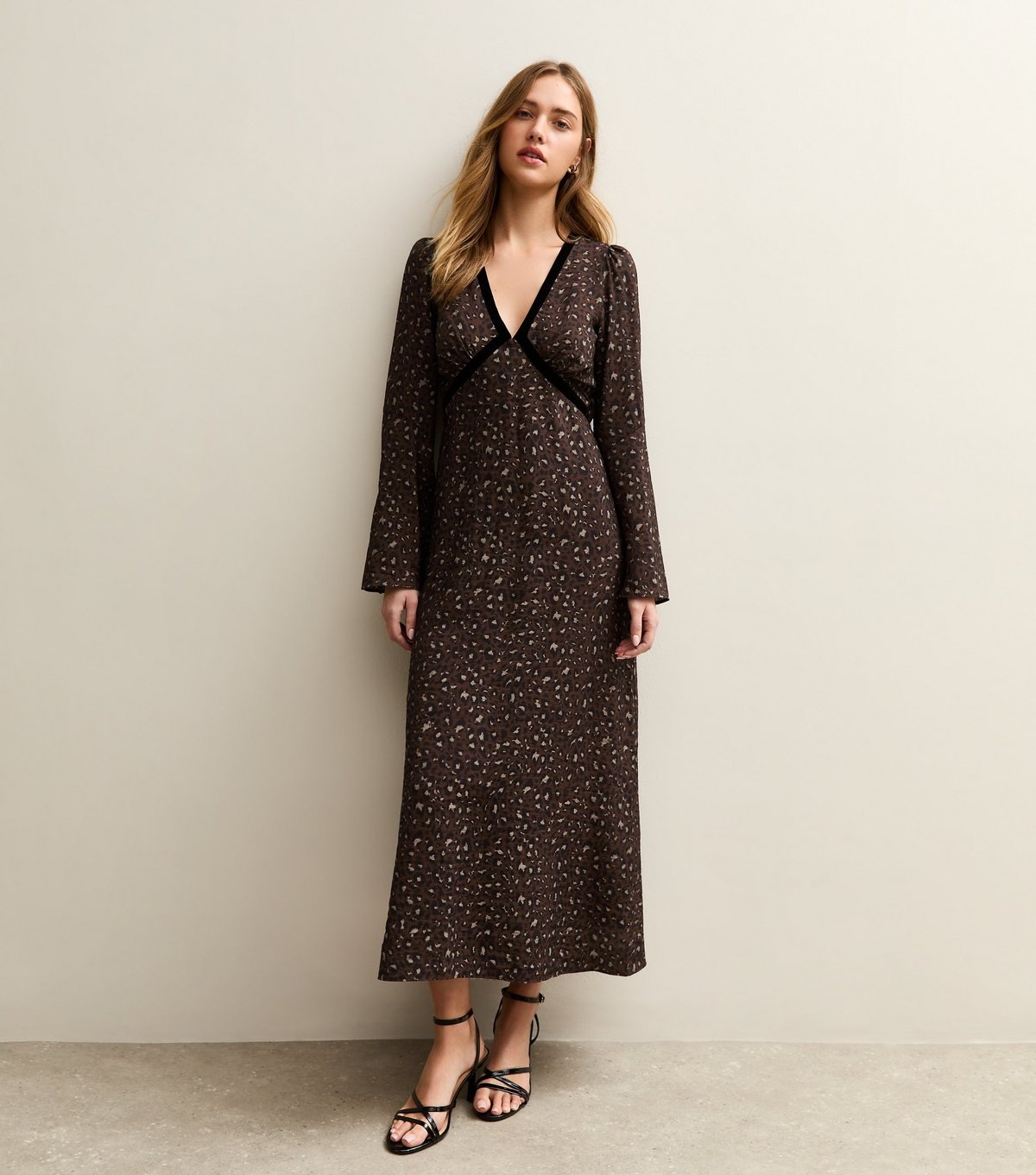 New Look Women's Brown Animal Print Velvet Trim Midi Dress New Look - 2