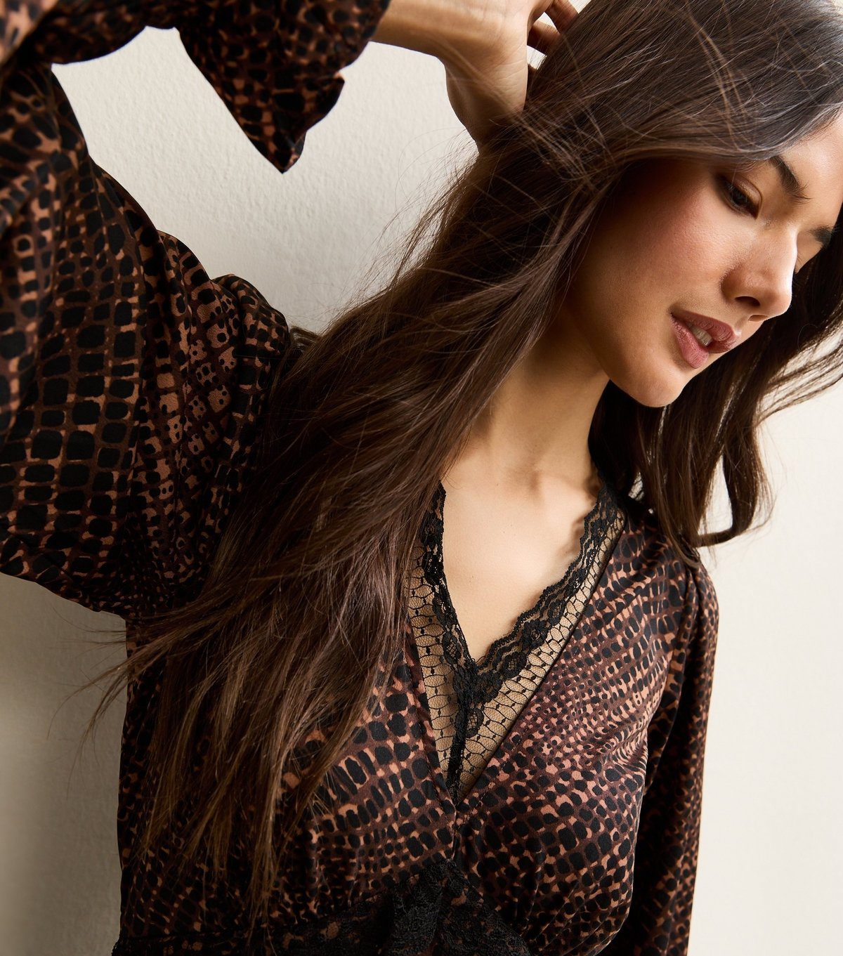 New Look Women's Brown Animal Print Lace Neck Midi Dress New Look - 2