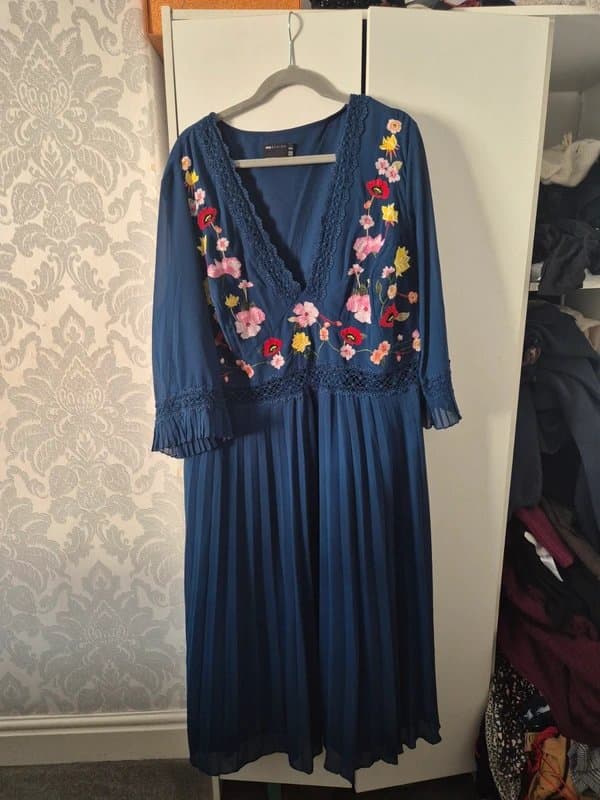 ASOS Design Asos design blue floral embroidered pleated midi dress