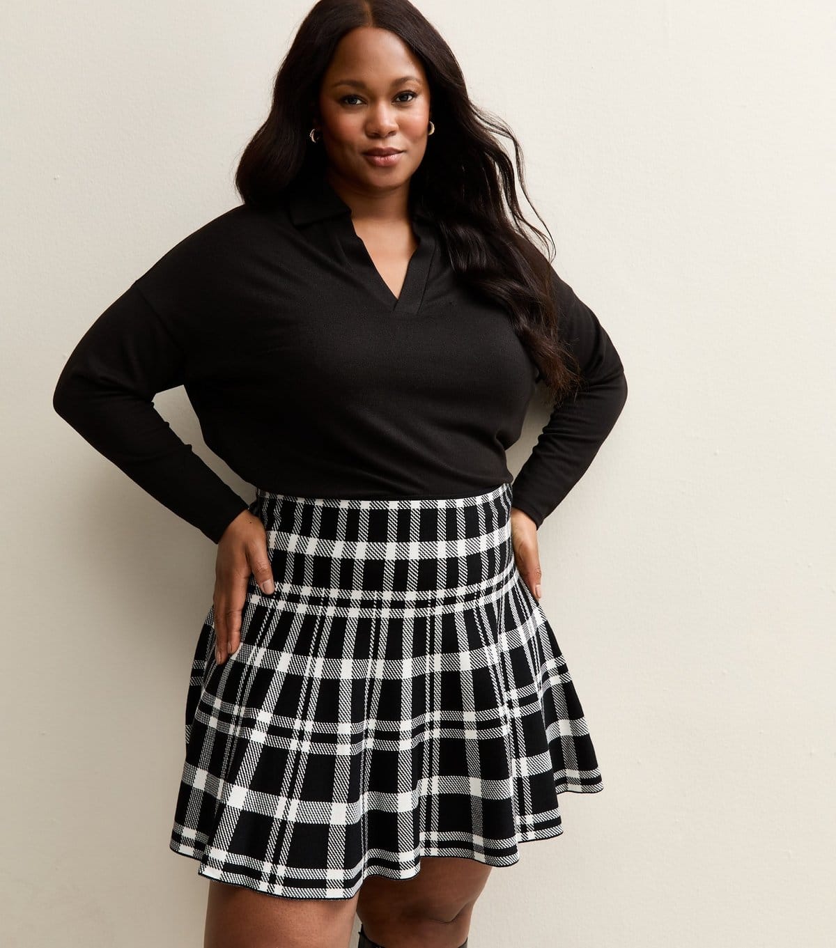 New Look Plus Size Black Checked Flippy Mini Skirt