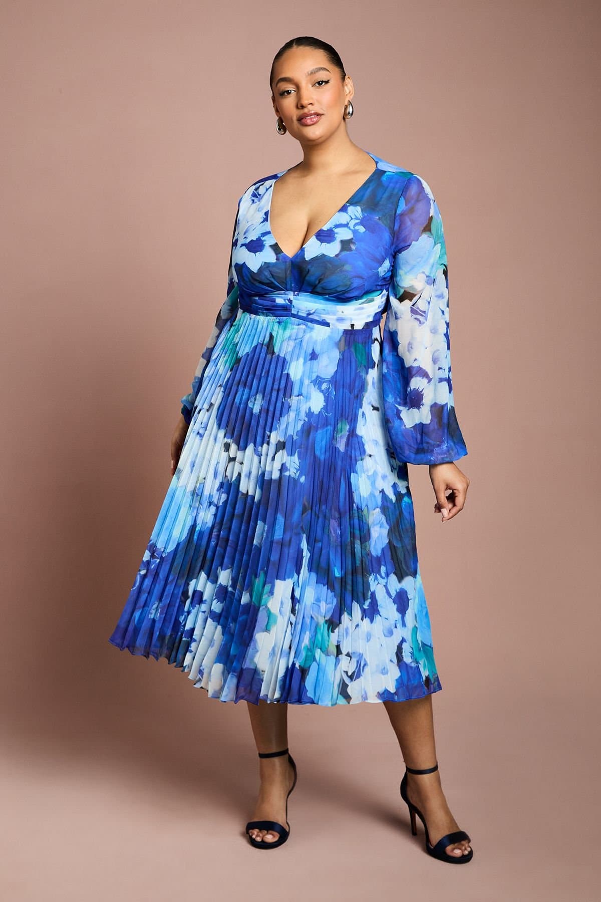 Coast Coast Women's Plus Size Printed Floral Pleated Long Sleeve Midi Dress in Cobalt