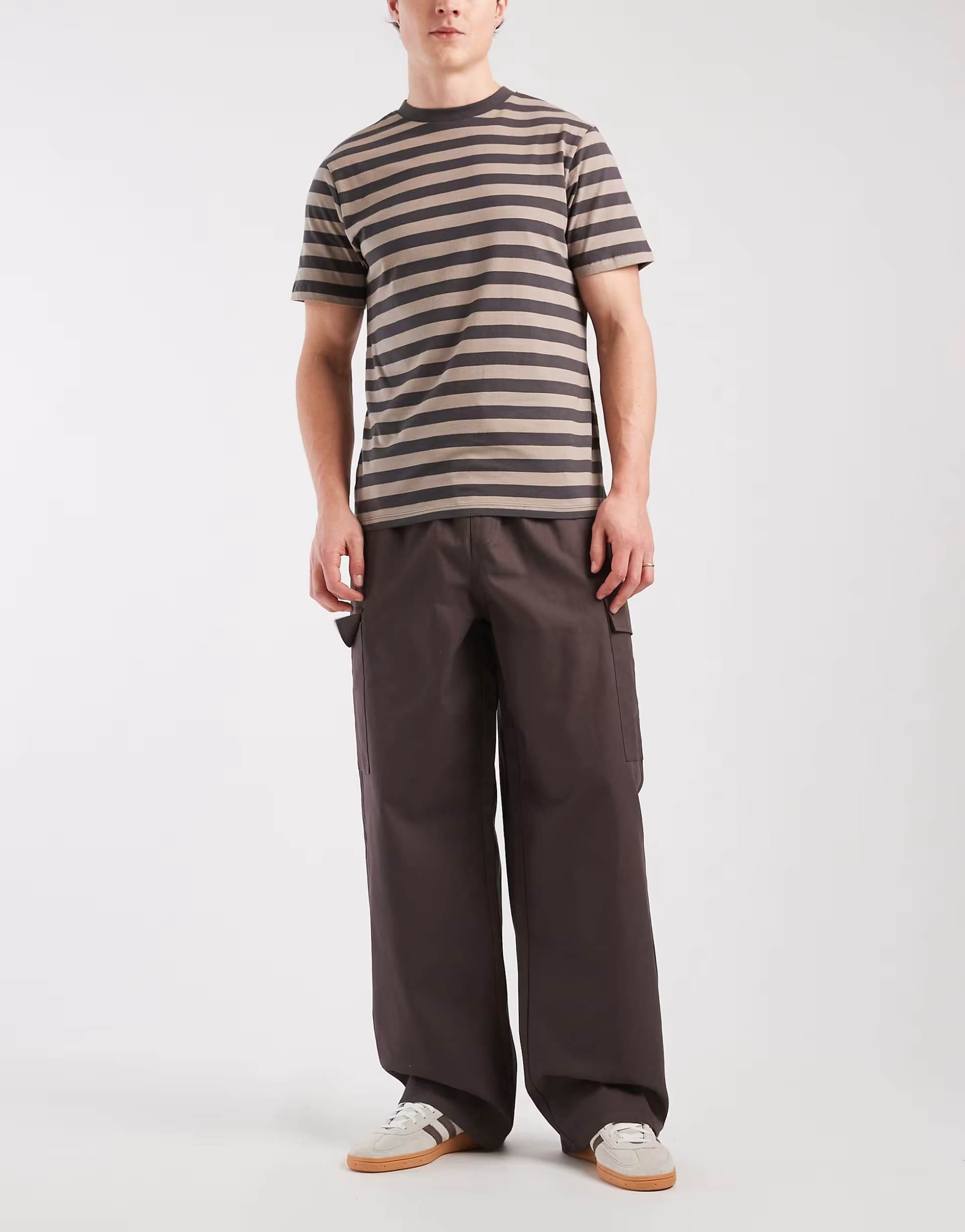 ASOS ASOS DESIGN baggy cargo trousers in brown