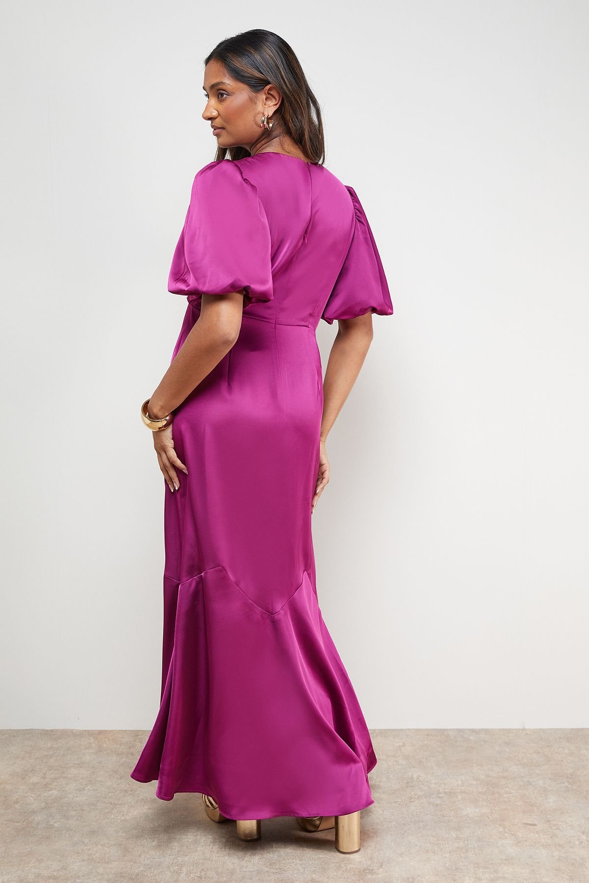 Oasis Oasis Women's Satin Puff Sleeve V Neck Fishtail Maxi Dress in Fuchsia - 3
