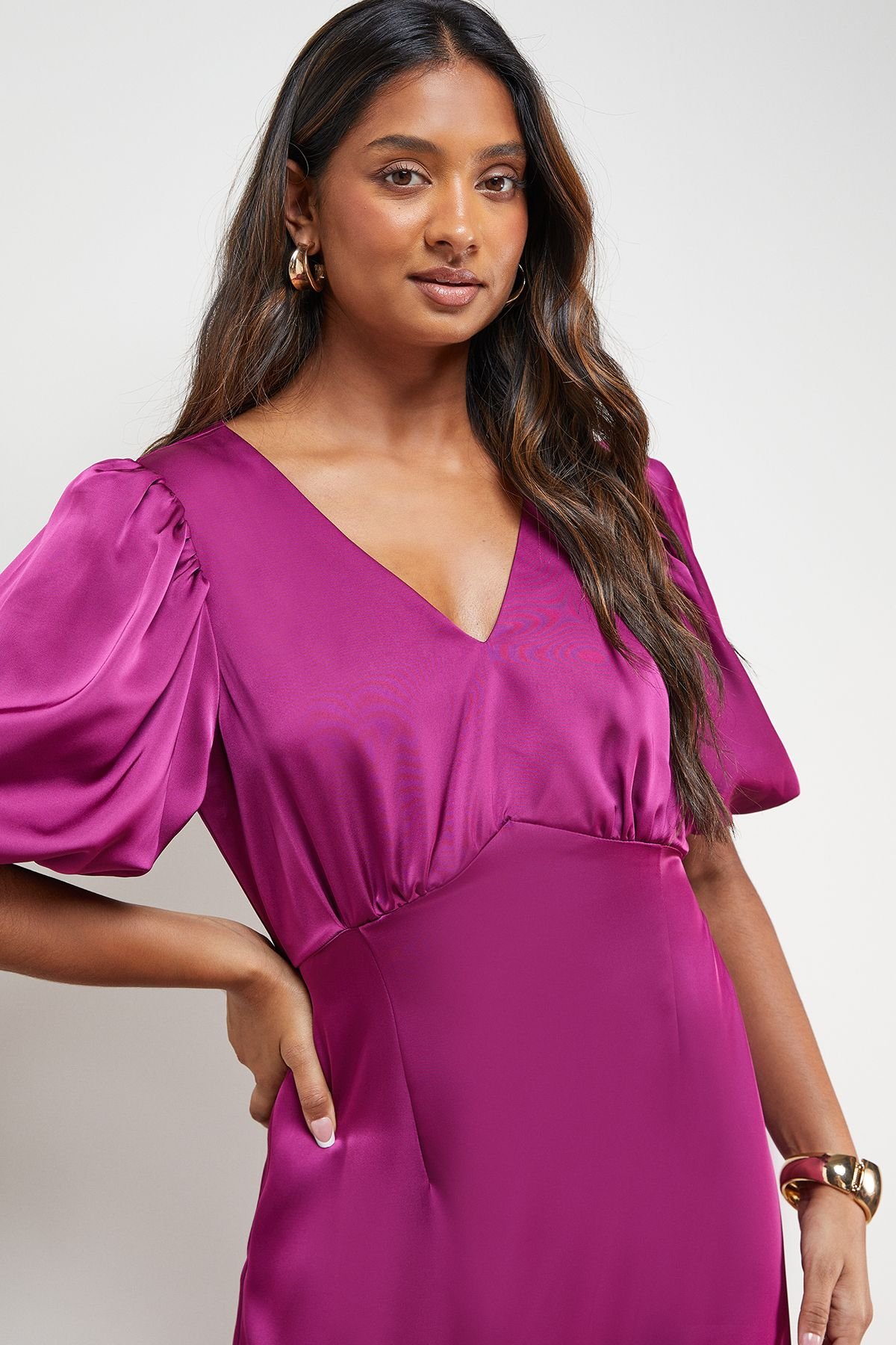 Oasis Oasis Women's Satin Puff Sleeve V Neck Fishtail Maxi Dress in Fuchsia - 4