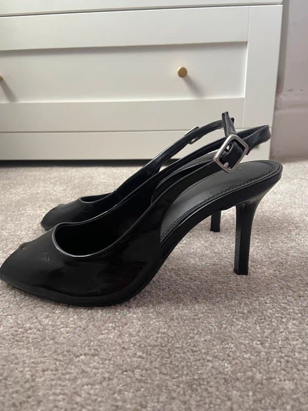 Bershka Bershka open peep toe court heels patent leather