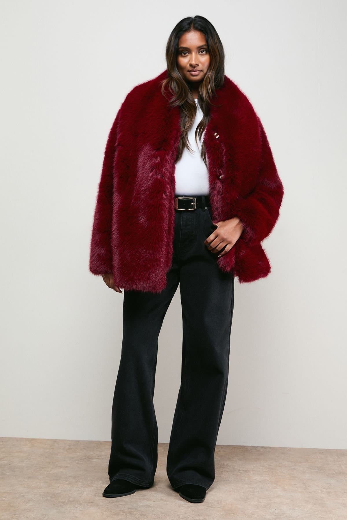 Oasis Oasis Women's Fur Jacket With Scarf in Berry