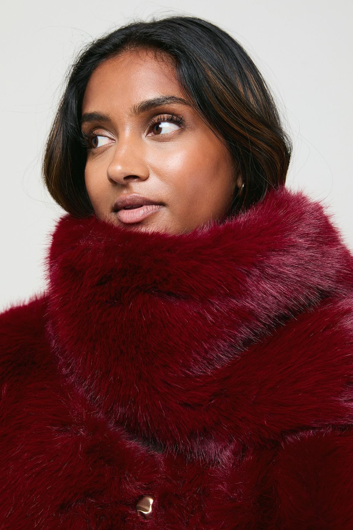 Oasis Oasis Women's Fur Jacket With Scarf in Berry - 4
