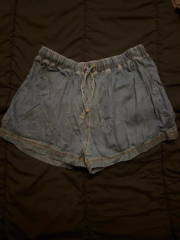 ASOS ASOS design elastic waist denim look shorts (16-18)