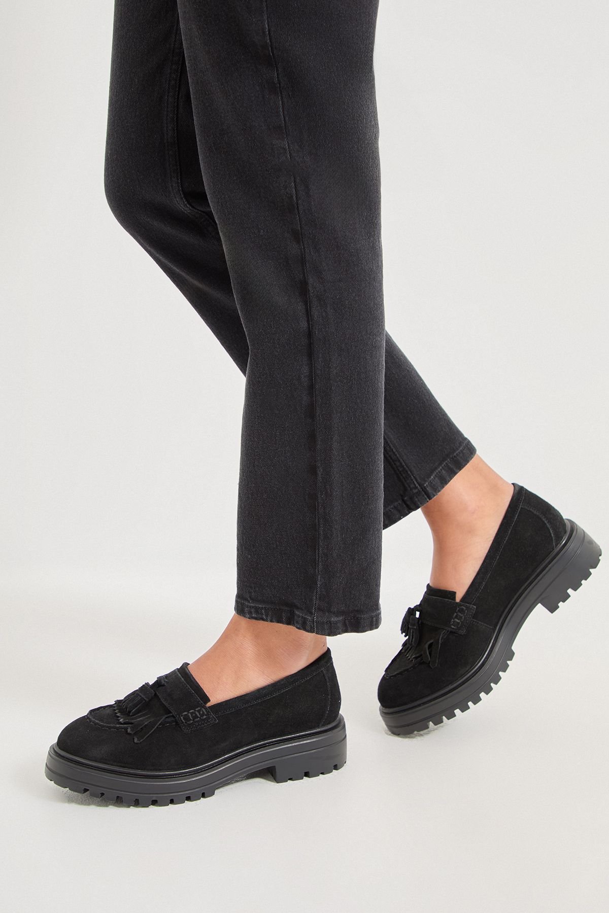 Oasis Oasis Women's Brooker Suede Tassel Chunky Loafers in Natural Black - 2