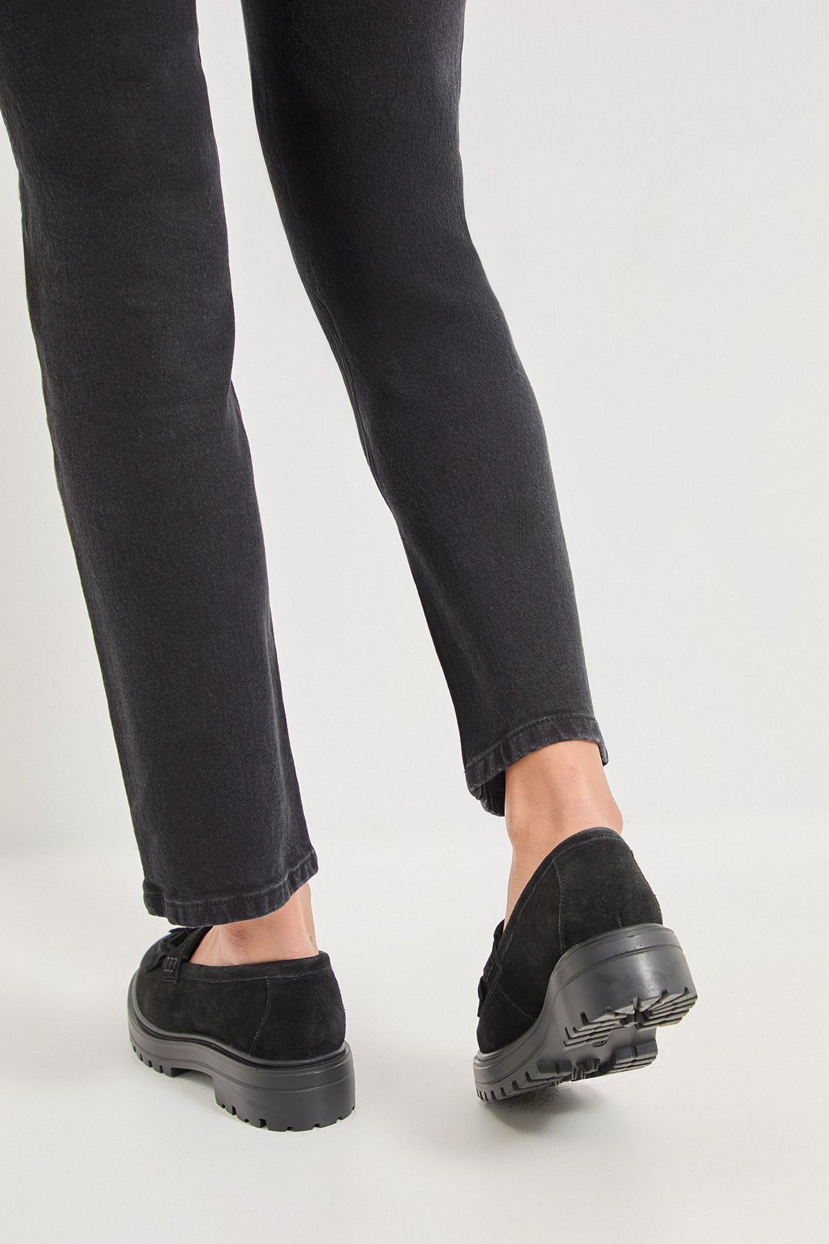 Oasis Oasis Women's Brooker Suede Tassel Chunky Loafers in Natural Black - 3