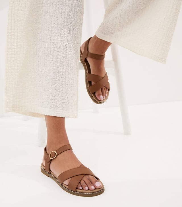 New Look Women's Wide Fit Tan Cross Over Flat Sandals Vegan New Look - 2