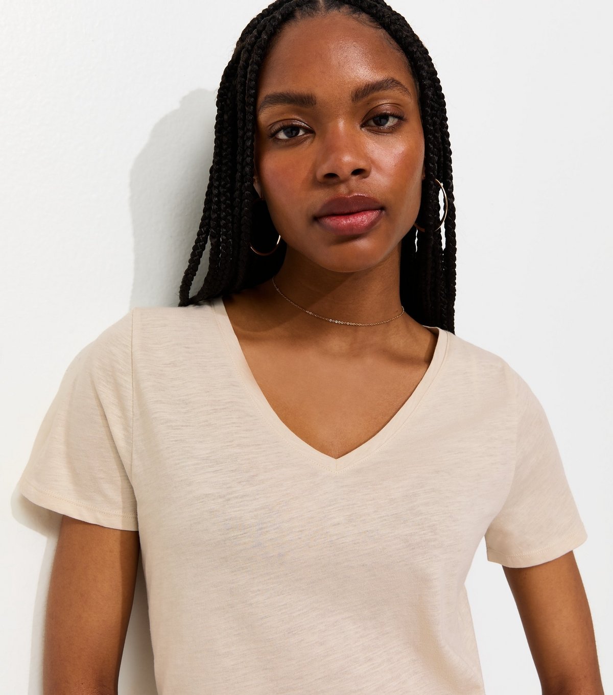 New Look Women's Off White Cotton V-Neck T-Shirt New Look - 2