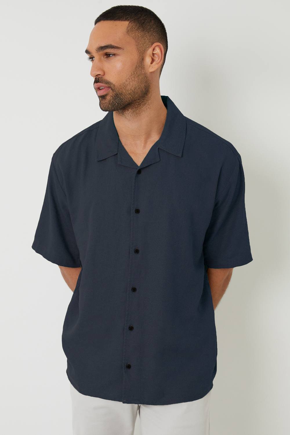 Threadbare Threadbare Men's 'Kylian' Linen Blend Revere Collar Short Sleeve Shirt in Navy - 2