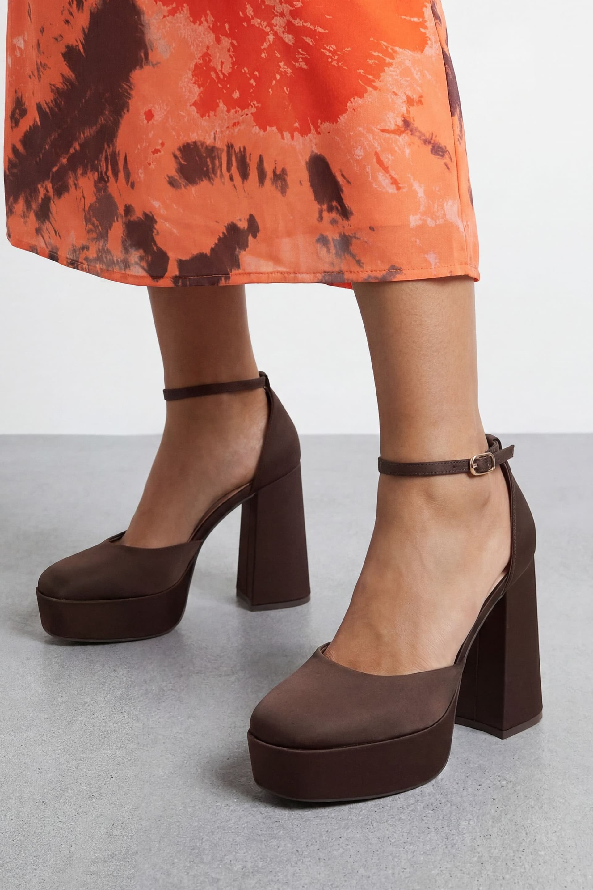 Faith Faith Women's : Cadence Satin Closed Toe Chunky Platform Heeled Shoes in Chocolate