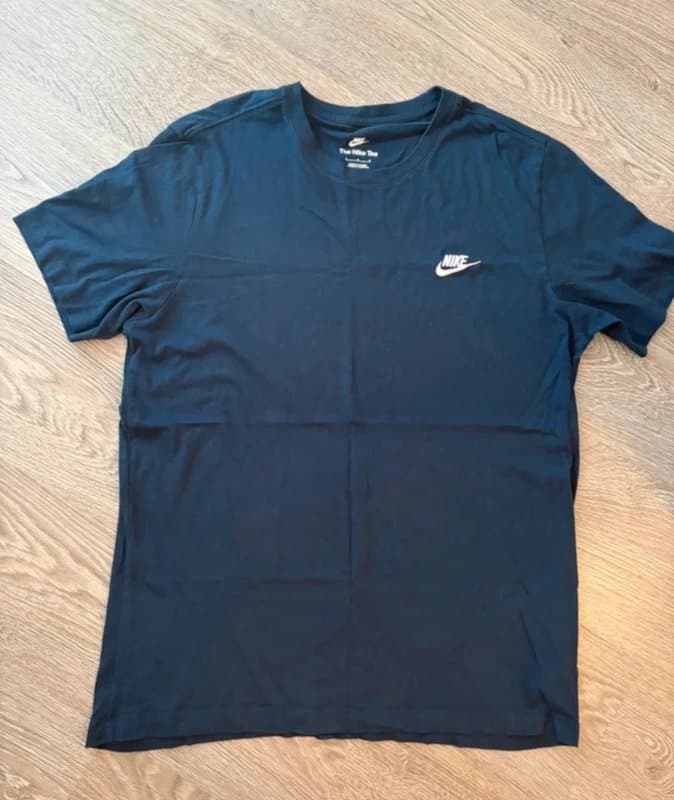 Nike The Nike tee navy t shirt size large