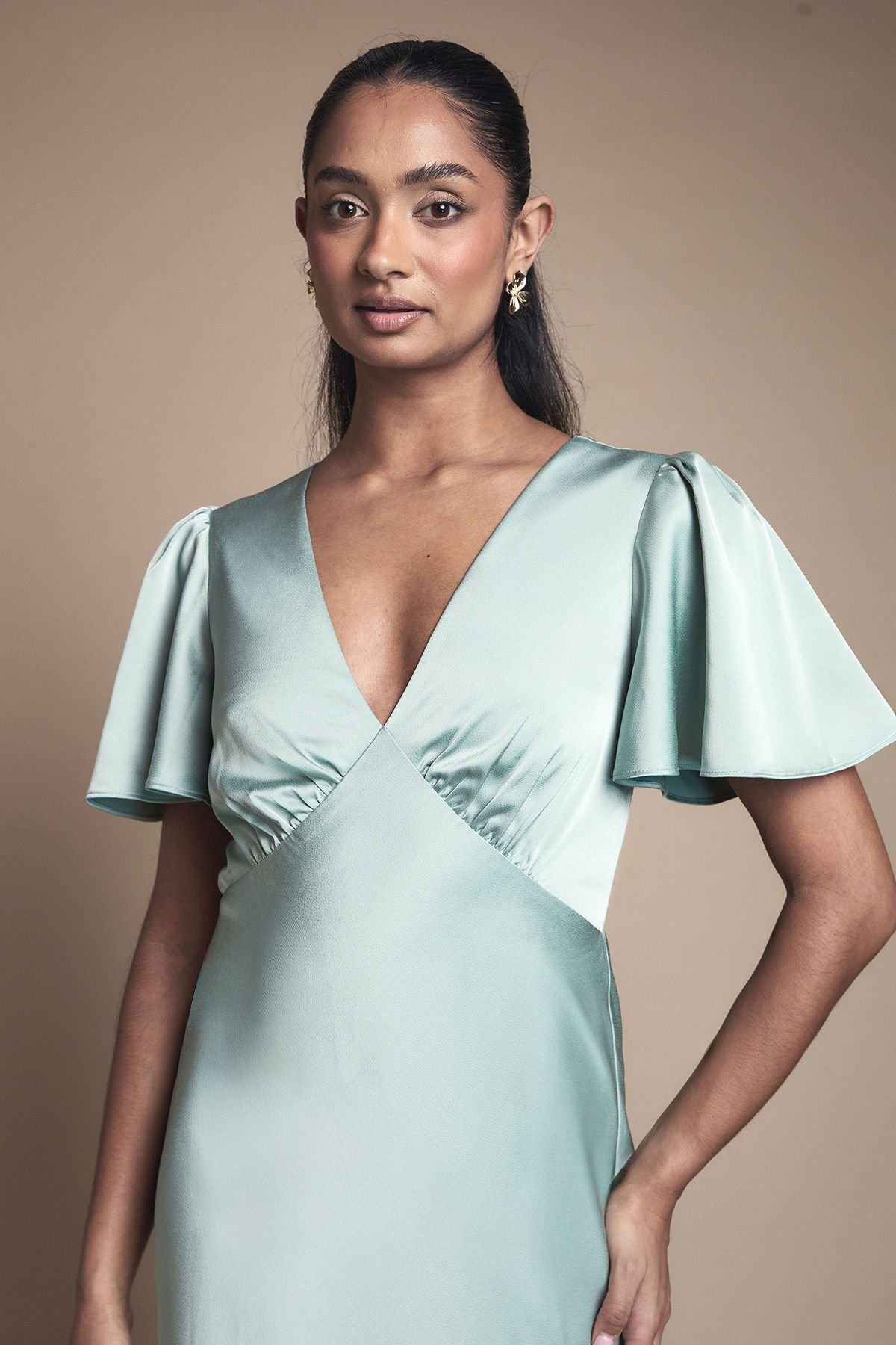 Oasis Oasis Women's Deep V Fluted Sleeve Maxi Bridesmaid Dress in Sage - 4