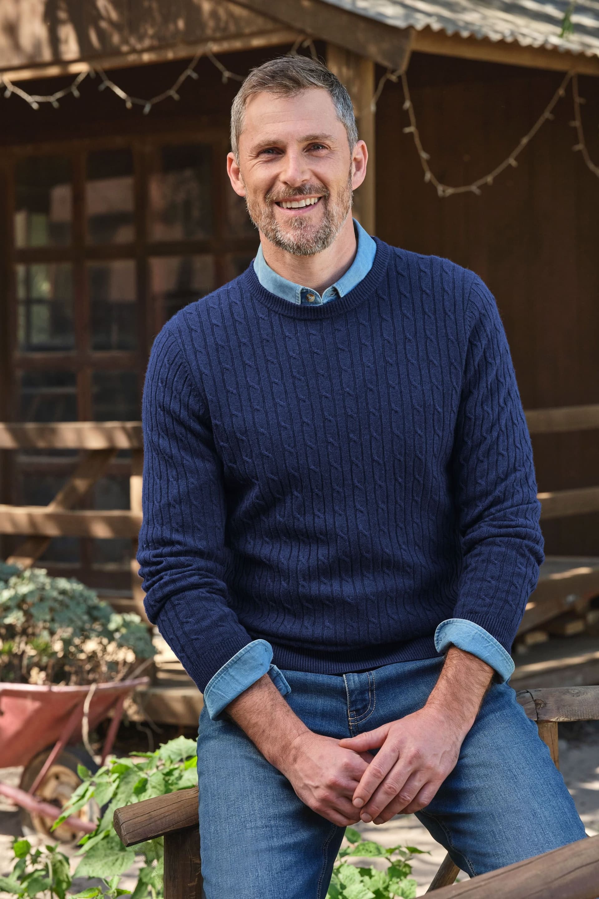 WoolOvers WoolOvers Men's Cashmere & Merino Cable Crew Neck in Dark Blue