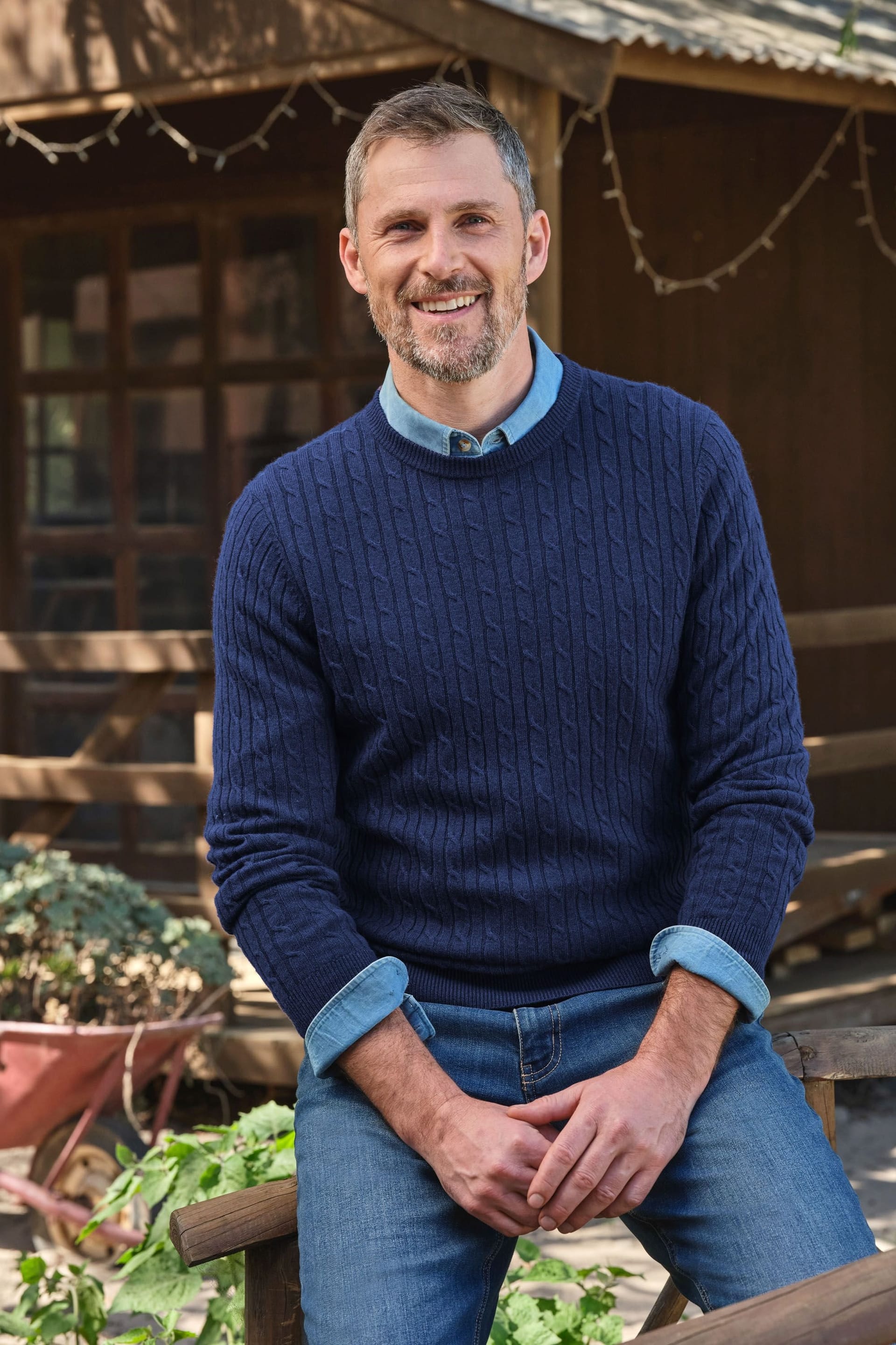 WoolOvers Men's Cashmere & Merino Cable Crew Neck in Dark Blue