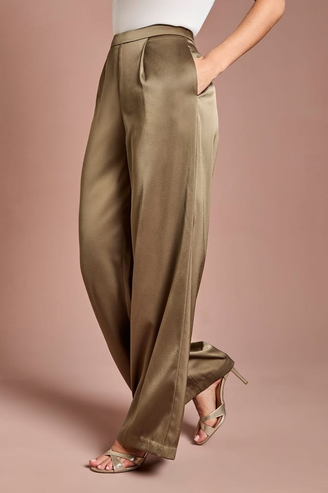 Coast Coast Women's Satin Flare Trouser in Pistachio - 2