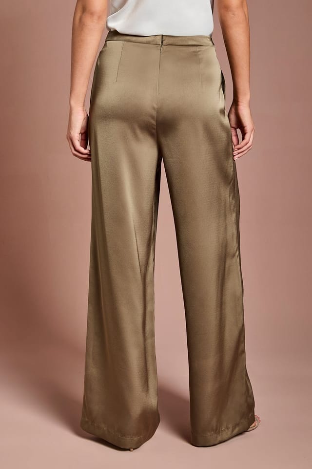 Coast Coast Women's Satin Flare Trouser in Pistachio - 3