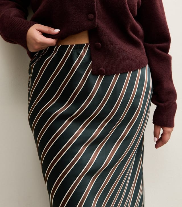 New Look Women's Plus Size Black Satin Striped Bias Cut Midi Skirt Curves New Look - 2